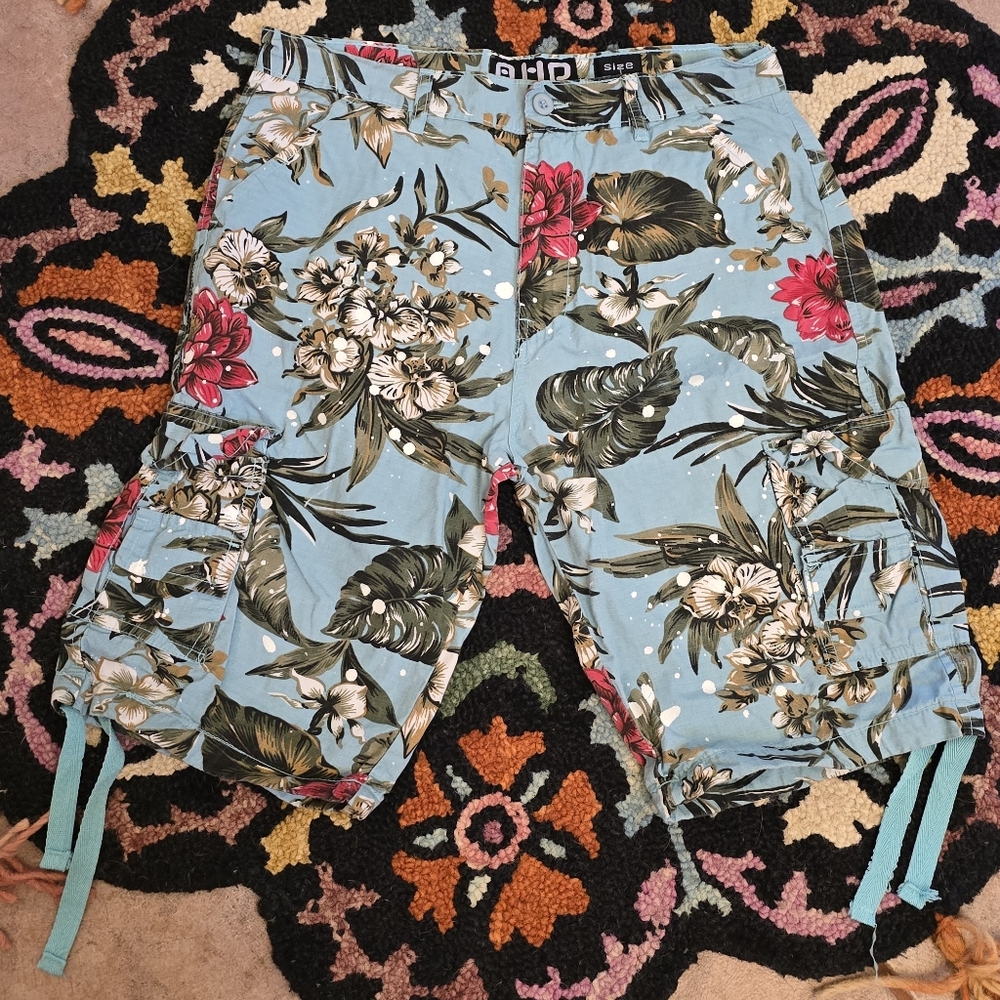 🔥🔥Light Blue Tropical Floral Cargo Shorts🔥🔥Size 32